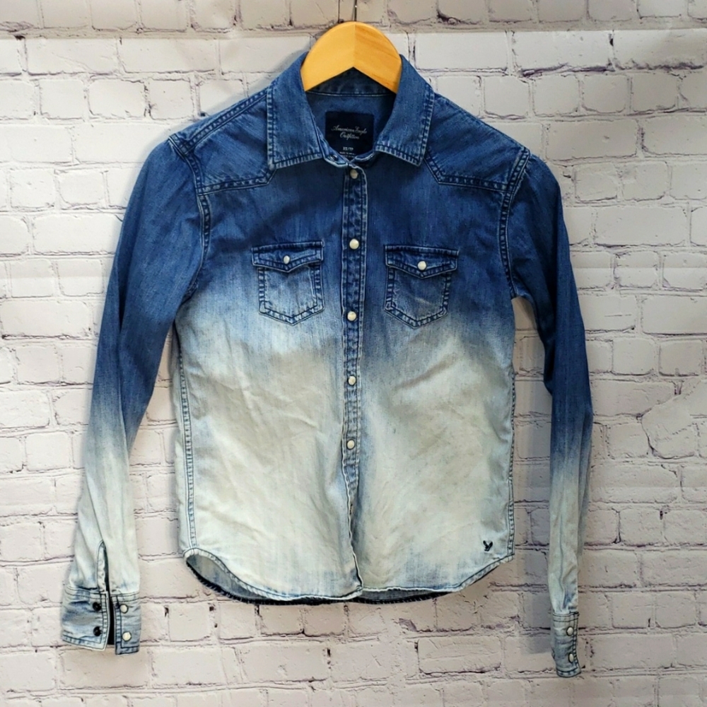 💙 American Eagle Ombre Blue Jean Shirt XS